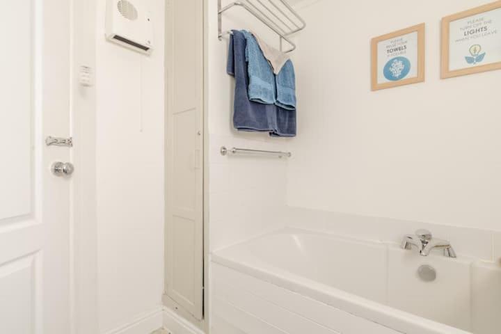 Dog Friendly Cottage 2 Mins To Beach With Hot Tub And Zappi Ev Lessingham Esterno foto